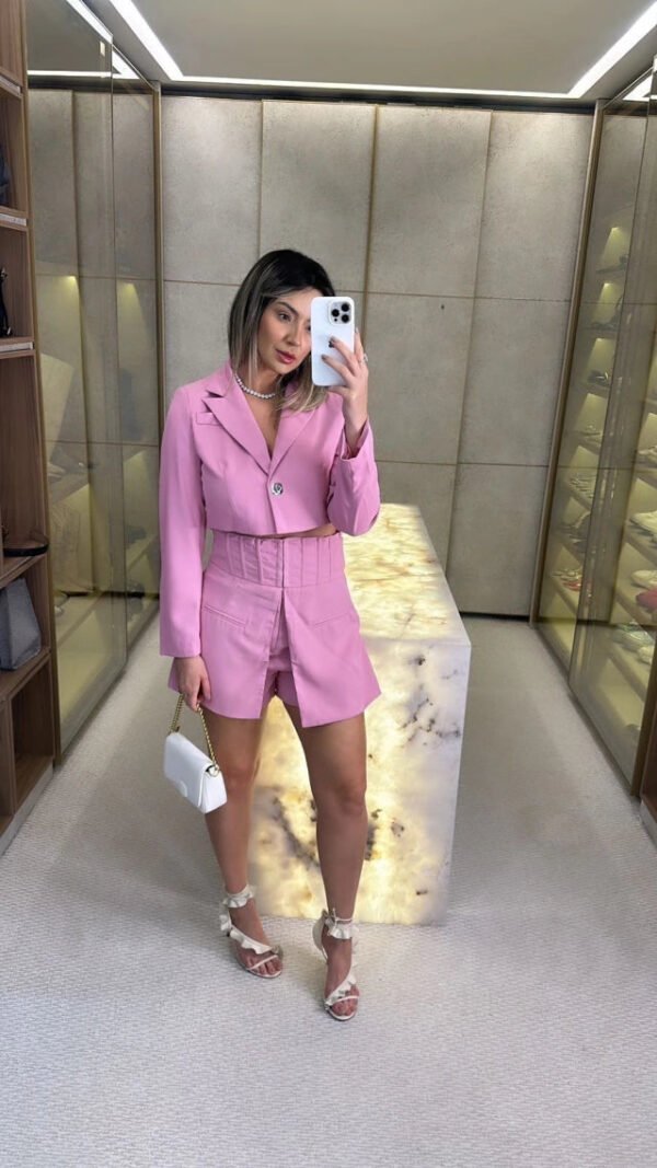 Conjunto Alfaiataria Laila | Blazer Cropped e Short Saia Aberto - Imagem 9